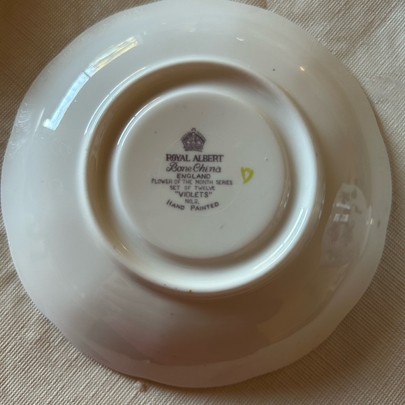Royal Albert.  Bone china. Flower of the month Violet no 2. - Picture 7 of 8